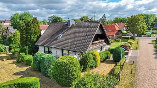 Immobilie in Hambühren - Viel Platz für Ihre Ideen – Einfamilienhaus auf parkähnlichem Grundstück - Bild 0