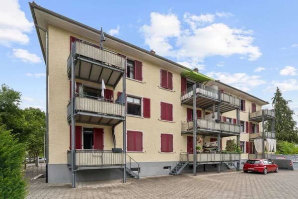 Immobilie in Grenzach-Wyhlen - Gepflegte 2-Zimmer-Wohnung mit Balkon, Stellplatz und solider Vermietung - Bild 1