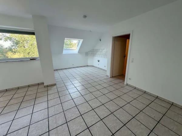Immobilie in Siegburg - provisionsfreie leerstehende Wohnung mit Balkon und guter ÖPNV-Anbindung - Bild 2