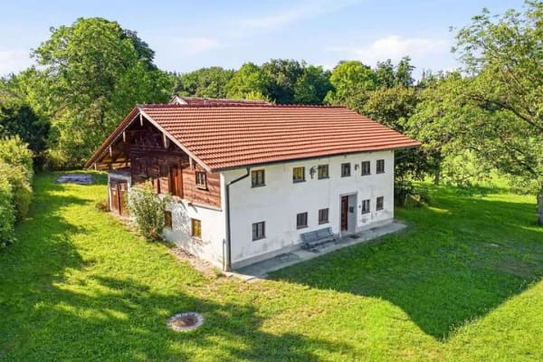 Immobilie in Gstadt am Chiemsee - Das Schmiedgütl Denkmalanwesen am Chiemsee mit außergewöhnlichem Entwicklungspotenzial - Bild 2
