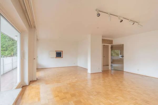 Immobilie in Meerbusch - Lichtverwöhnte 4-Zimmer-Wohnung mit großzügigem Balkon in Meerbusch-Büderich - Bild 3