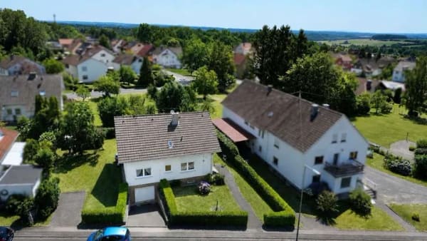 Immobilie in Weyerbusch - Zuhause im Westerwald – großzügiges Einfamilienhaus mit Garten und Garage - Bild 1