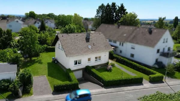 Immobilie in Weyerbusch - Zuhause im Westerwald – großzügiges Einfamilienhaus mit Garten und Garage - Bild 2
