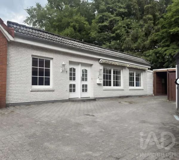 Immobilie in Leer - Gepflegter Bungalow in zentraler Lage - außen schlicht, innen überraschend stilvoll - Bild 0