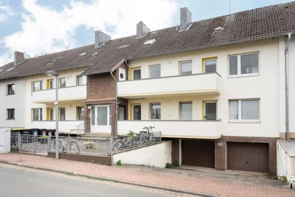 Immobilie in Hemmingen - Hemmingen-Arnum: Mehrfamilienhaus bei Hannover mit 10 Wohnungen, 4 Garagen und Ausbaupotenzial. - Bild 0
