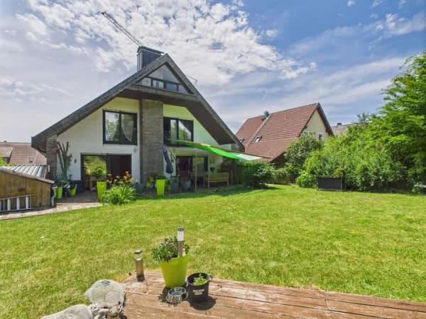 Immobilie in Stadtlauringen - Mehrfamilienhaus mit wunderschönem, ruhigem Grundstück – perfekt für Mehrgenerationen - Bild 1