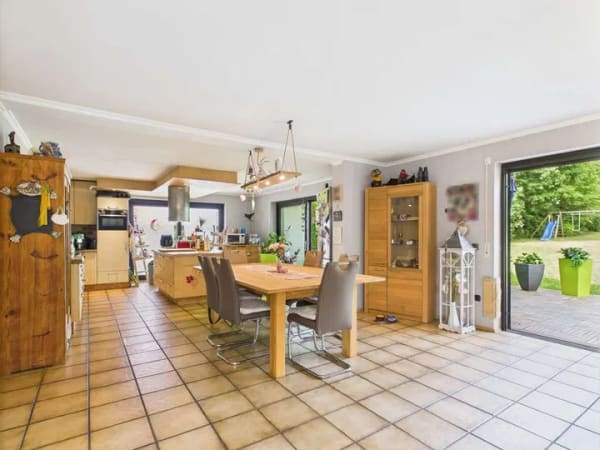 Immobilie in Stadtlauringen - Mehrfamilienhaus mit wunderschönem, ruhigem Grundstück – perfekt für Mehrgenerationen - Bild 2
