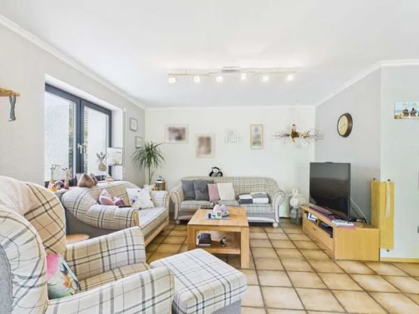 Immobilie in Stadtlauringen - Mehrfamilienhaus mit wunderschönem, ruhigem Grundstück – perfekt für Mehrgenerationen - Bild 4