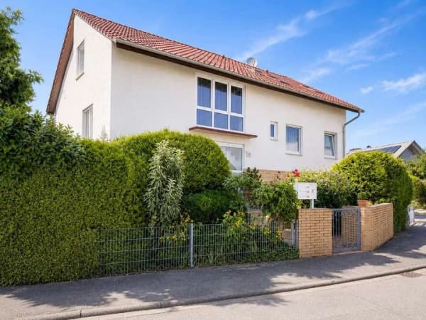 Immobilie in Pfungstadt - Zweifamilienhaus mit viel Platz, Garten und vielseitigen Nutzungsmöglichkeiten in Pfungstadt-Hahn - Bild 0