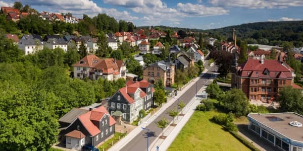 Immobilie in Zella-Mehlis - Einziehen und wohlfühlen im sanierten Haus - Ihr neues Heim wartet auf Sie! - Bild 2