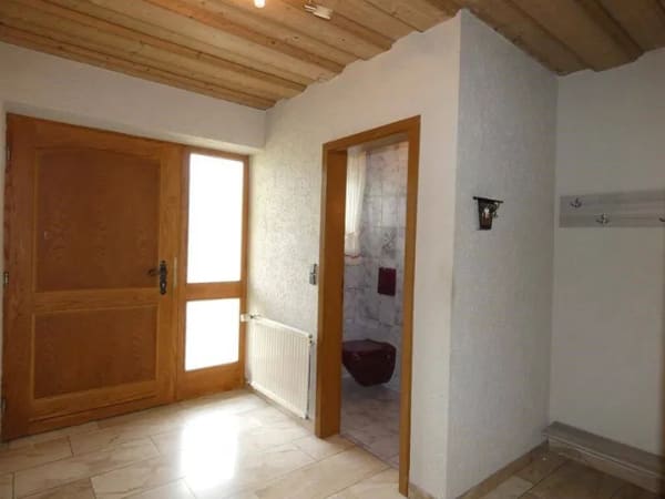 Immobilie in Weiherhammer - Ein Zuhause mit viel Platz und gemütlichem Charme - Bild 1