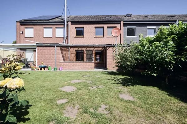 Immobilie in Stuhr - STUHR-Varrel / RHS für die kleine Familie / 5 Zi. mit Sonnengarten / Garage mit Vordach - Bild 1