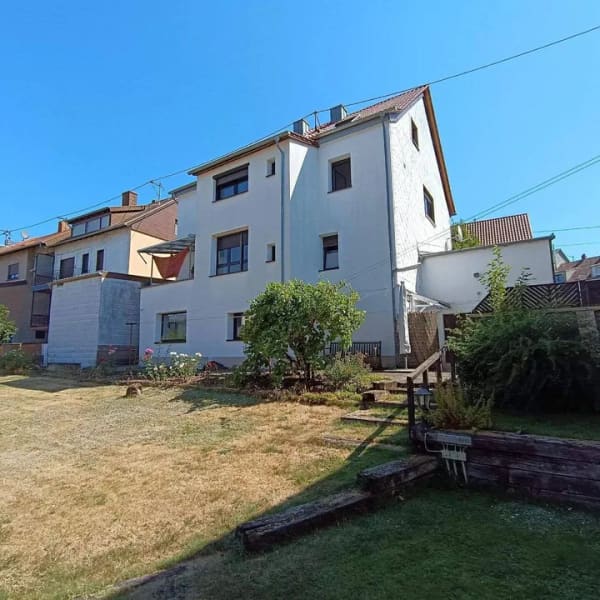 Immobilie in Merchweiler - Wemmetsweiler, großzügig aufgeteiltes, freistehendes 2 Familienhaus mit Garten, 1 Balkon, 3 Wohnungen, 3 Garagen und 1 Stellplatz, zu verkaufen  - Bild 4