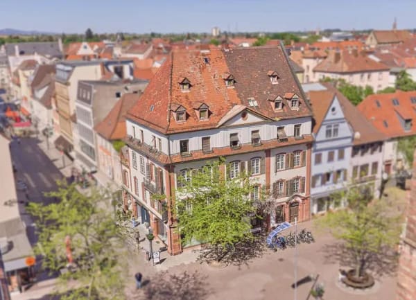 Immobilie in Landau in der Pfalz - ++ Großzügige und helle 5 ZKB + 1 ZKB im 3.OG in historischem Anwesen LD-Zentrum ! ++ - Bild 1