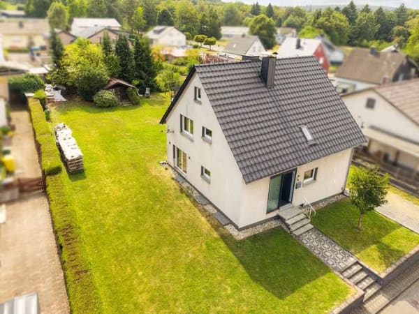 Immobilie in Gehlert - Fast fertig! Modernisiertes Einfamilienhaus mit großem Garten in ruhiger Lage - Bild 1