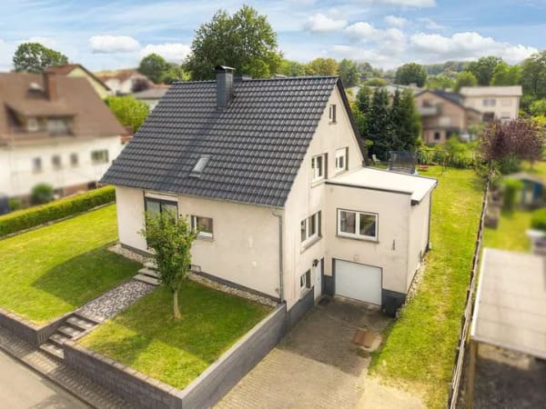 Immobilie in Gehlert - Fast fertig! Modernisiertes Einfamilienhaus mit großem Garten in ruhiger Lage - Bild 2