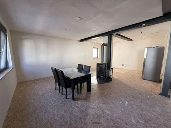 Immobilie in Waghäusel - Gepflegtes Zweifamilienhaus mit Garage, Scheune, Garten und Ausbaupotenzial - Bild 1