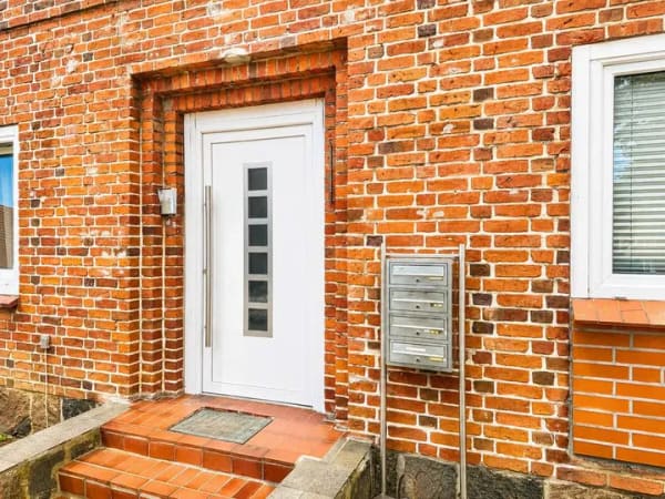 Immobilie in Heiligenhafen - Rotes Backsteinhaus an sonniger Straße
4-FH als Kapitalanlage - Bild 2