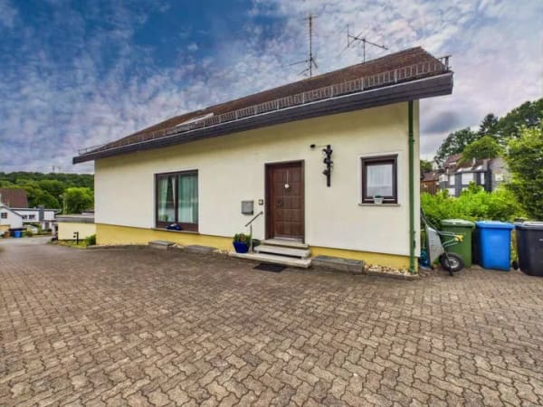 Immobilie in Wilnsdorf - Wohnen und Mieteinnahme unter einem Dach: Einfamilienhaus mit Einliegerwohnung im Siegerland - Bild 2