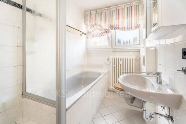 Immobilie in Bornheim - Schöne 4-Zimmer-Eigentumswohnung mit Balkon und Stellplatz! - Bild 3