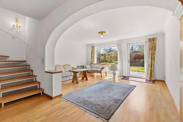 Immobilie in Oberhaching - GEORGI: Lichtdurchflutetes Reihenmittelhaus mit sonniger Südterrasse in ruhiger Lage - Bild 1