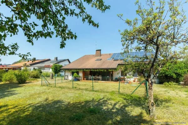 Immobilie in Löffingen - Großzügiges Wohnhaus am Kurpark - Platz für Familie, mehrere Generationen oder bis zu drei Einheiten - Bild 0
