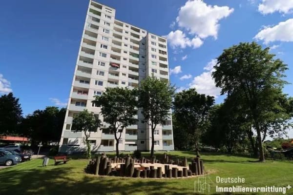 Immobilie in Uetersen - Helles Wohnen mit Weitblick – bezugsfreie 2,5-Zimmer-Eigentumswohnung in Westausrichtung - Bild 0
