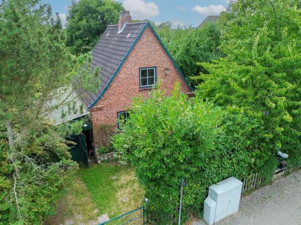Immobilie in Dersau - Charmantes Backsteinhaus mit großem Garten und Werkraum - Ideal für Familienmomente - Bild 1