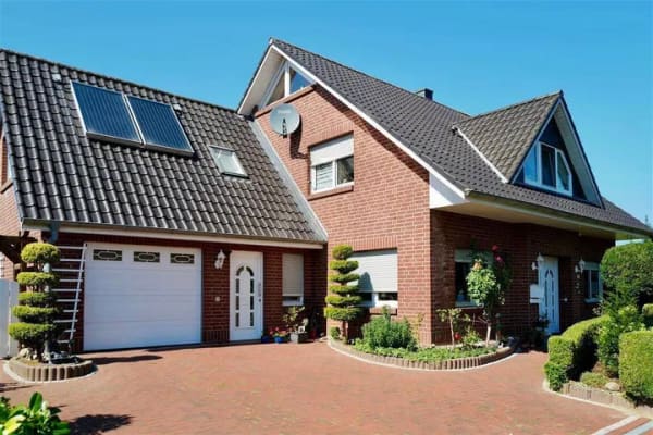 Immobilie in Hemmoor - Courtagefrei Top gepflegtes Niedrigenergiehaus mit großzügigem Wohnbereich, beheiztem Wintergarten und separater Gästewohnung - Bild 0