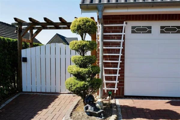 Immobilie in Hemmoor - Courtagefrei Top gepflegtes Niedrigenergiehaus mit großzügigem Wohnbereich, beheiztem Wintergarten und separater Gästewohnung - Bild 2