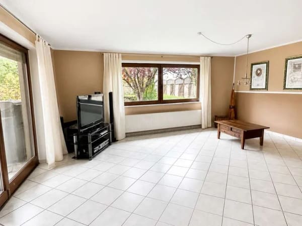 Immobilie in Waxweiler - Gepflegtes Einfamilienhaus mit Kachelofen, Garage & Garten in der Eifel - Bild 3