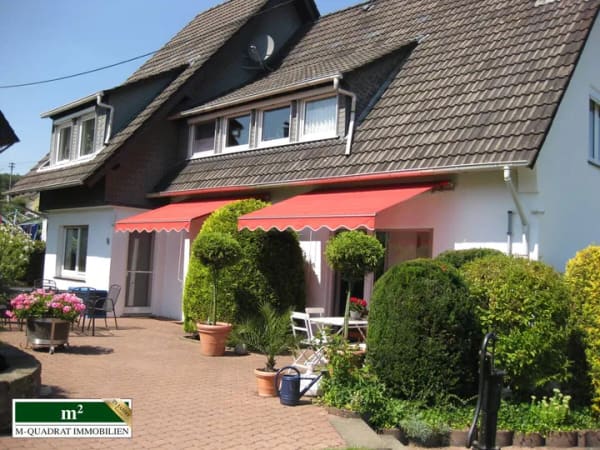 Immobilie in Wiehl - Schöner und großzügiger Wohnen in Oberwiehl! Zwei-bis Dreifamilienhaus mit Garagen u. Baugrundstück. - Bild 0