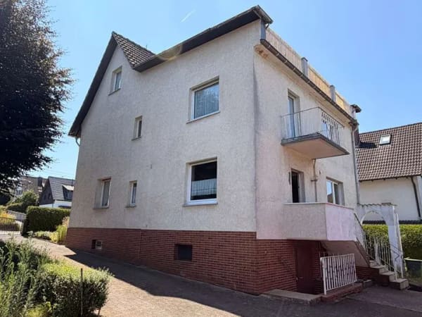 Immobilie in Hennef (Sieg) - Freistehendes, sanierungsbedürftiges Einfamilienhaus mit Garagen in Hennef-Weldergoven. - Bild 2