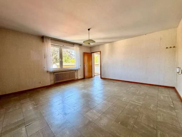 Immobilie in Hennef (Sieg) - Freistehendes, sanierungsbedürftiges Einfamilienhaus mit Garagen in Hennef-Weldergoven. - Bild 4