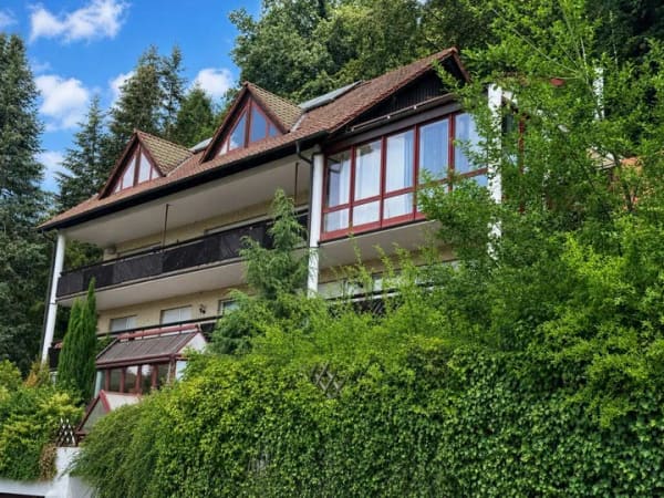 Immobilie in Weilbach - +++ Panoramablick und Wellnessoase am Waldrand – Ihr neues Zuhause der Extraklasse +++ - Bild 1