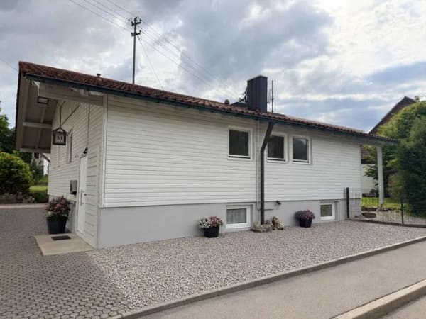 Immobilie in Obergriesbach - Charmantes Holzhaus in ruhiger Lage von Obergriesbach mit idyllischen Garten u.  praktischen Carport - Bild 1