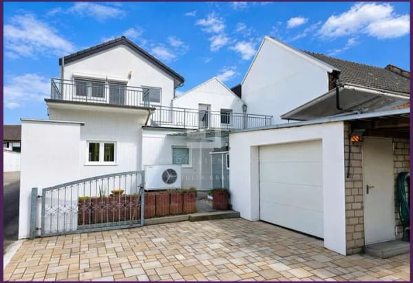 Immobilie in Elsdorf - Modern & Energieeffizient | Bezugsfreies EFH + 3 separat vermietete Wohneinheiten - Bild 0
