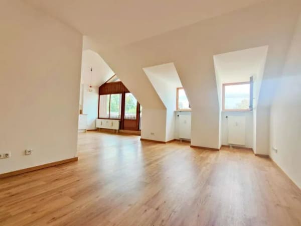 Immobilie in Grafing bei München - hell und geräumig: renovierte 2 Zimmer DG-Wohnung auf 69m² mit großem Gaubenbalkon ohne Provision - Bild 4