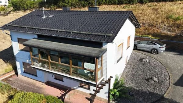 Immobilie in Lirstal - Einfamilienwohnhaus in toller Aussichtslage mit einem Gesamtgrundstück von rd. 2.888 m² - Bild 0