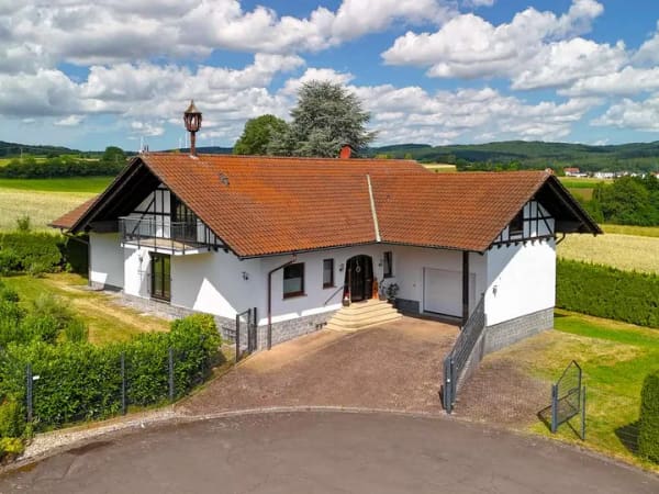 Immobilie in Flieden - Landhaus mit Charakter – großzügiges Wohnen in ruhiger Lage von Flieden - Bild 0