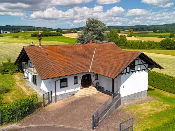 Immobilie in Flieden - Landhaus mit Charakter – großzügiges Wohnen in ruhiger Lage von Flieden - Bild 1