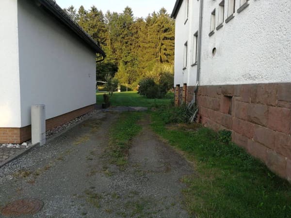 Immobilie in Steinbach-Hallenberg - Steinbach-Hallenberg,  Modernes Ein- Zweifamilienhaus mit Werkstatt, Garten und viel Potenzial - Bild 2
