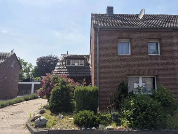 Immobilie in Niederkrüchten - Direkt vom Eigentümer: Doppelhaushälfte mit großem Grundstück, Garage und zahlreichen Nutzflächen - Bild 0