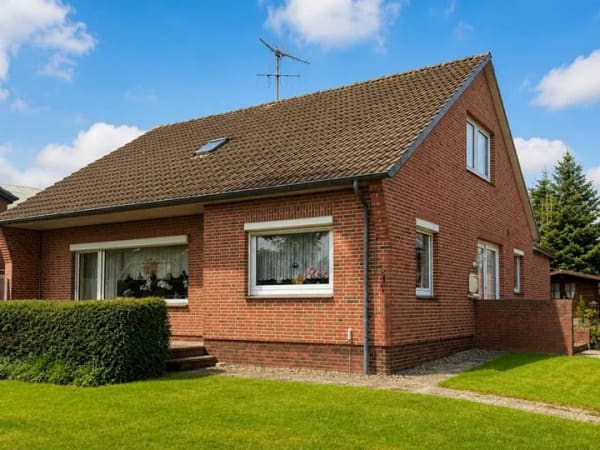 Immobilie in Albersdorf - Einfamilienhaus mit großem Garten und Garage mit Werkstatt in Albersdorf - Bild 0