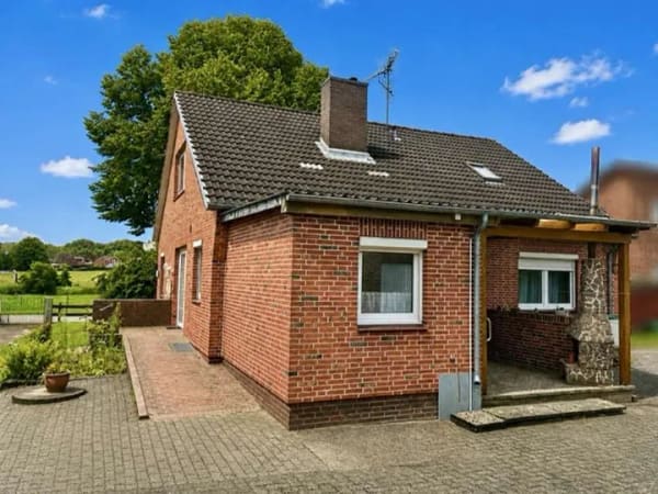 Immobilie in Albersdorf - Einfamilienhaus mit großem Garten und Garage mit Werkstatt in Albersdorf - Bild 2