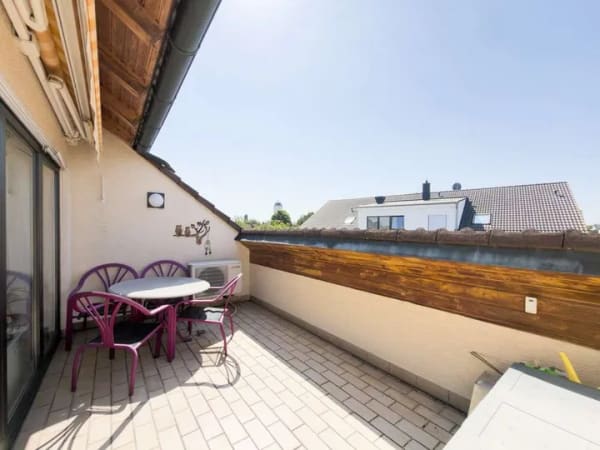 Immobilie in Seligenstadt - Gepflegte 4-Zimmer-Dachgeschosswohnung in ruhiger Feldrandlage von Seligenstadt - Bild 2