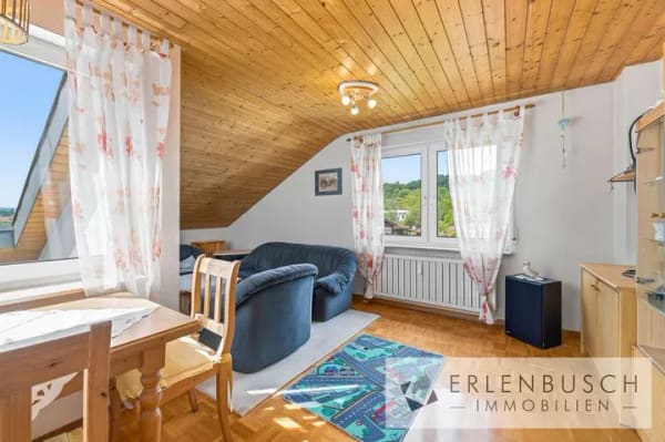 Immobilie in Rudersberg - Helle Dachgeschosswohnung mit Balkon und Einzelgarage - Bild 1