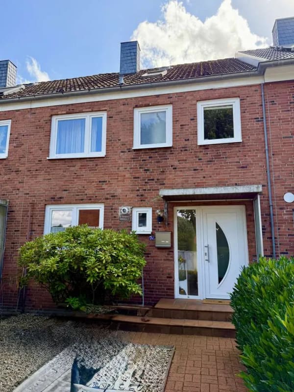 Immobilie in Rendsburg - Vermietetes, teilmodernisiertes Reihenhaus mit Garten in ruhiger und dennoch innenstadtnaher Lage! - Bild 0