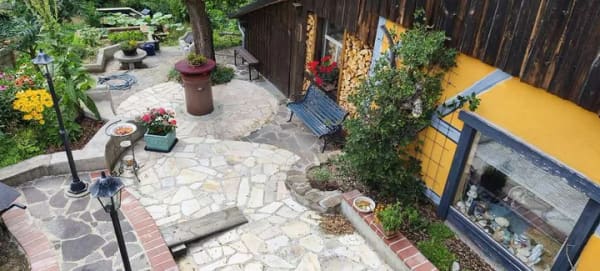 Immobilie in Moosbach - Architektonisch reizvoll ausgebautes Landhaus mit naturnah bewachsenem Grundstück - Bild 4