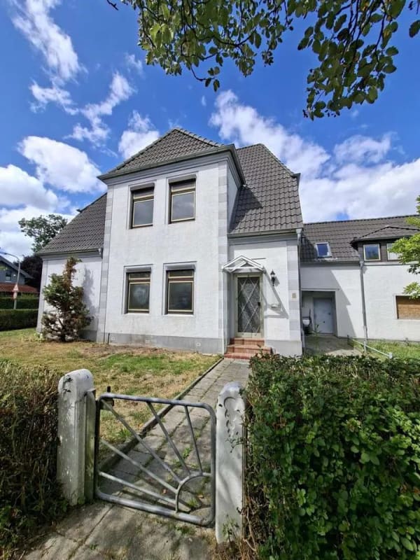 Immobilie in Wilhelmshaven - Ihr neues Zuhause mit Geschichte, Charakter und Ausbaureserve in ruhiger Lage, Nähe Klinikum! - Bild 2